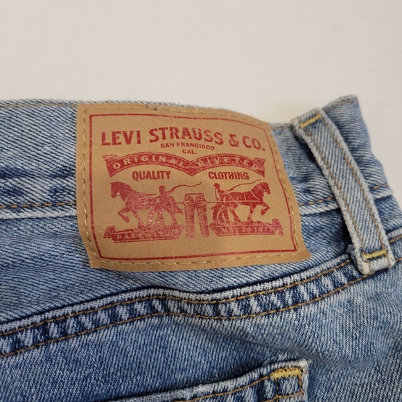 Levi's denim shorts - Picture 3 of 6